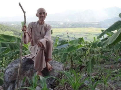 Tiễn thầy về trời, lang thang khắp cõi hư không…